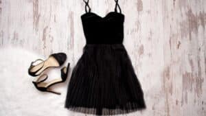 שמלה שחורה קטנה